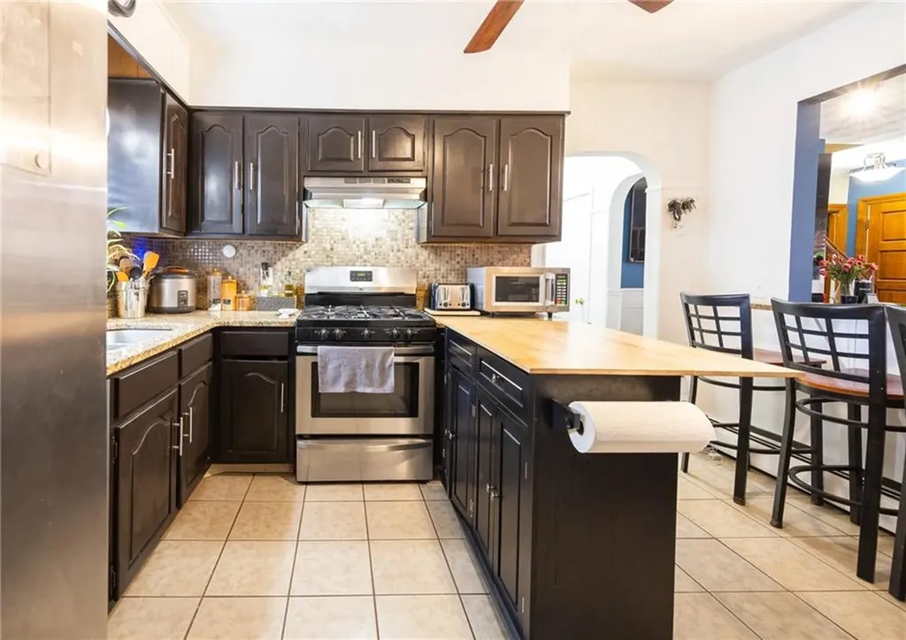 18 Ridgeway Avenue Providence RI 02909