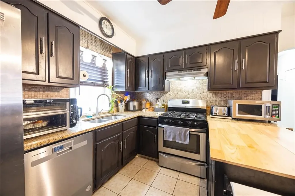 18 Ridgeway Avenue Providence RI 02909