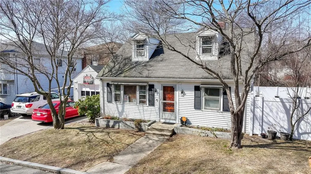 18 Ridgeway Avenue Providence RI 02909