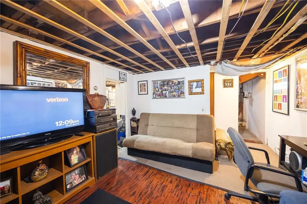 18 Ridgeway Avenue Providence RI 02909