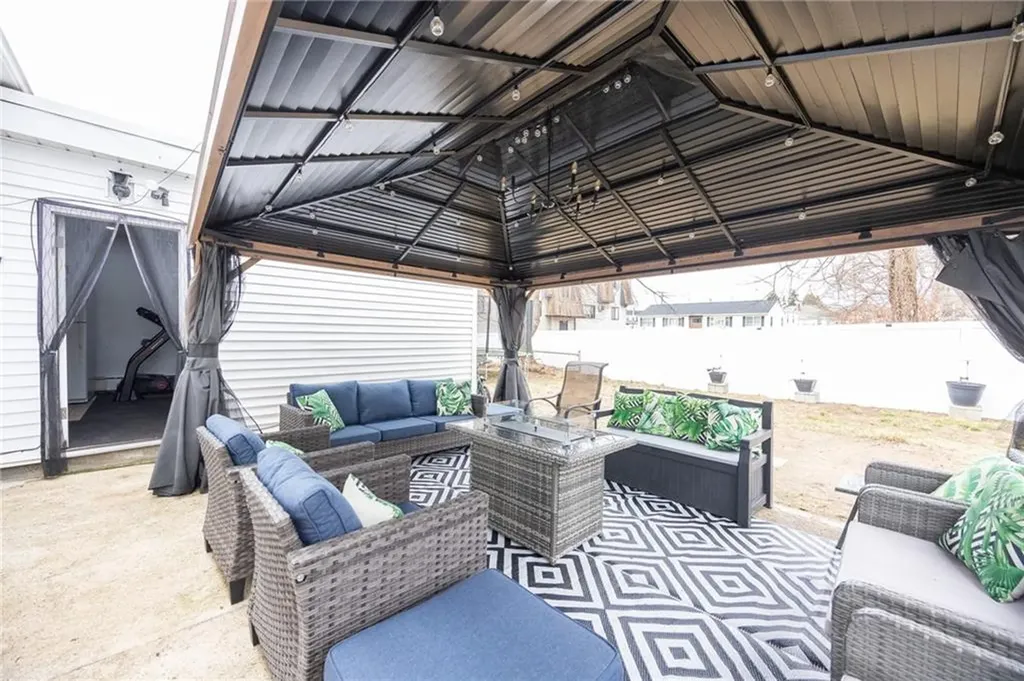 18 Ridgeway Avenue Providence RI 02909