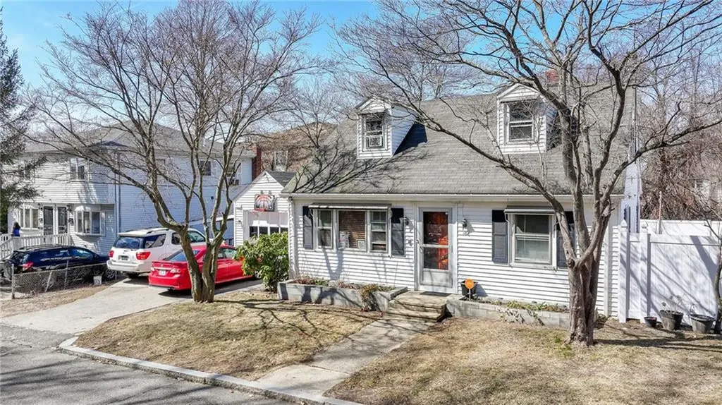 18 Ridgeway Avenue Providence RI 02909