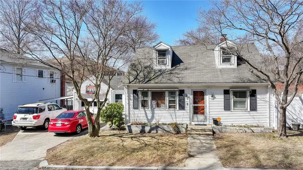 18 Ridgeway Avenue Providence RI 02909