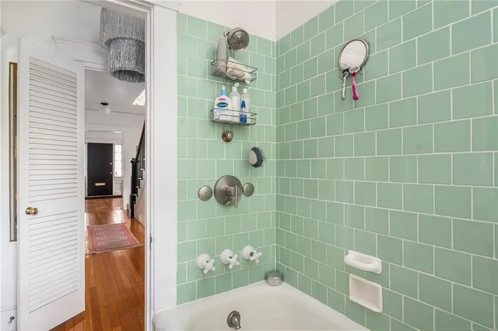 43 Oriole Avenue Providence RI 02906