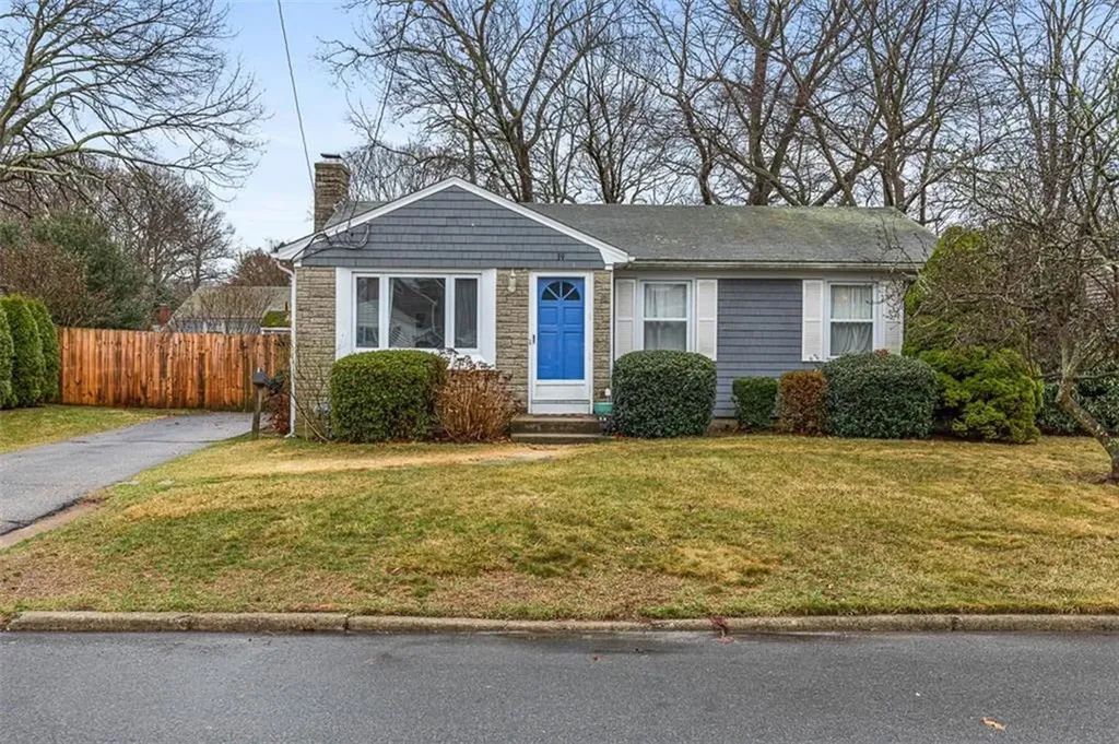 39 Dearborn Drive East Providence RI 02915