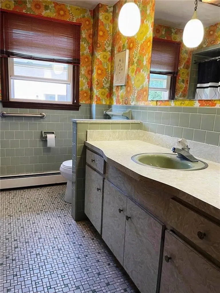 14 Invernia Road Cranston RI 02920