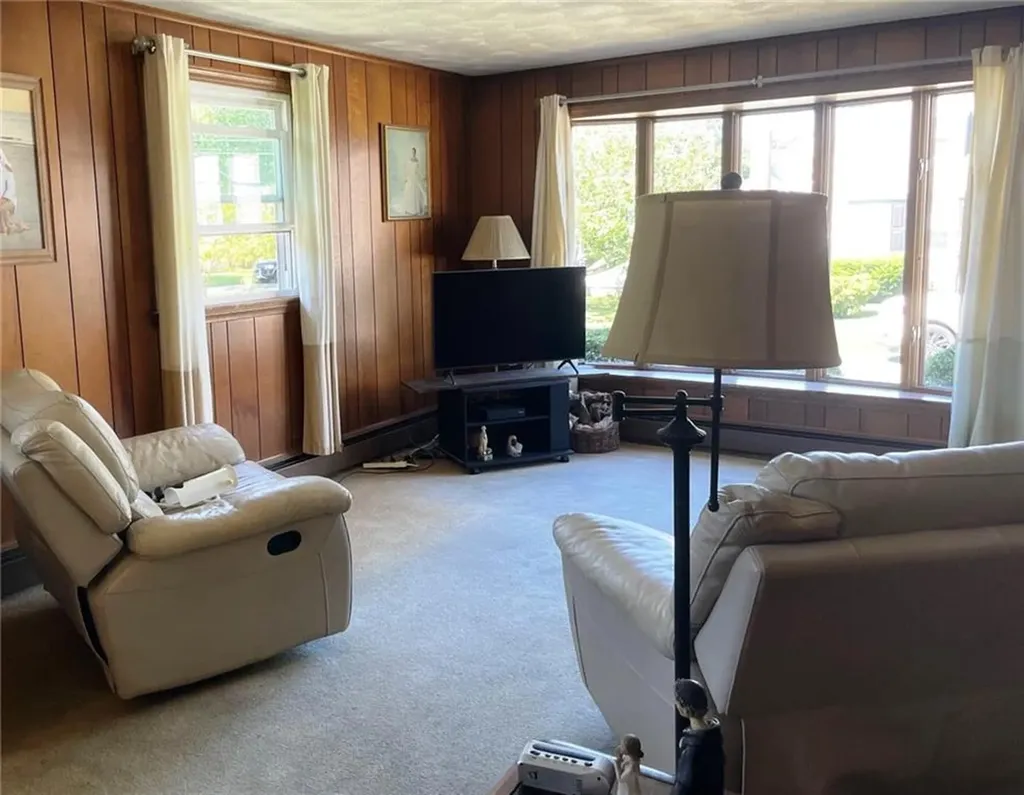 14 Invernia Road Cranston RI 02920