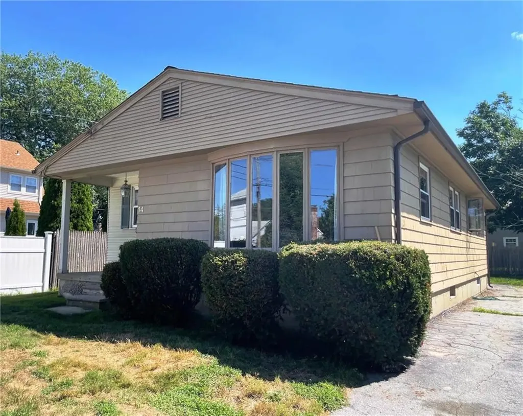 14 Invernia Road Cranston RI 02920