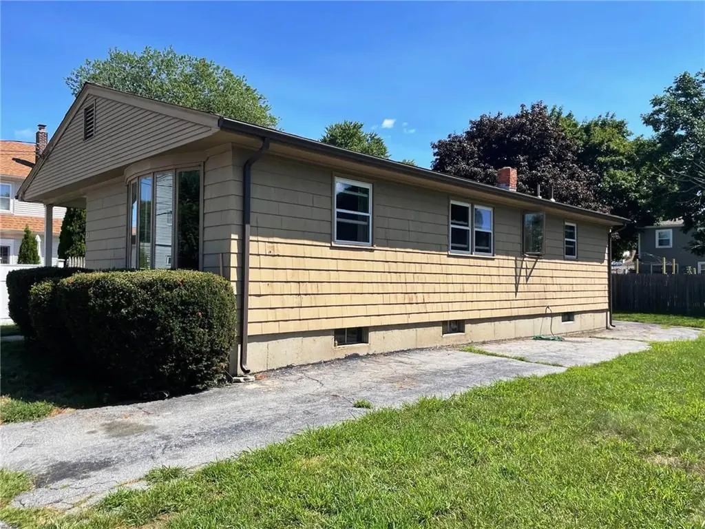 14 Invernia Road Cranston RI 02920