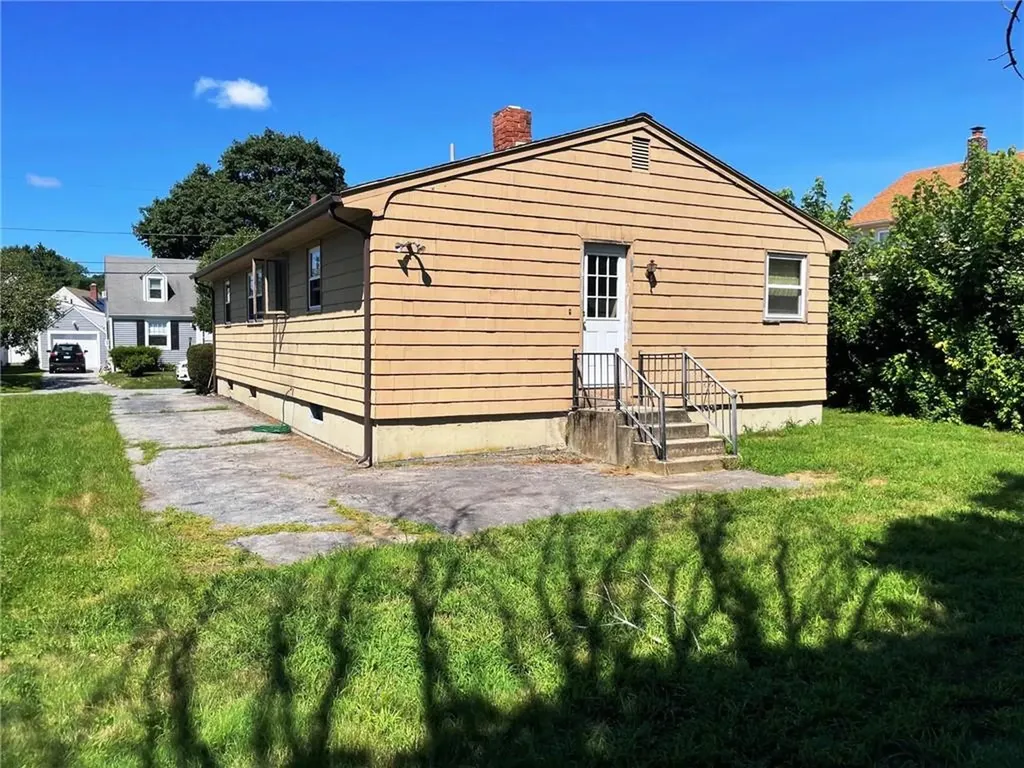 14 Invernia Road Cranston RI 02920
