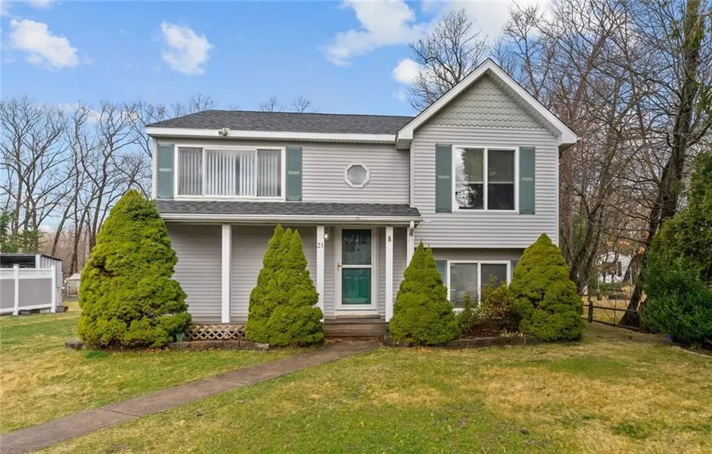31 Chestnut Street Cumberland RI 02864