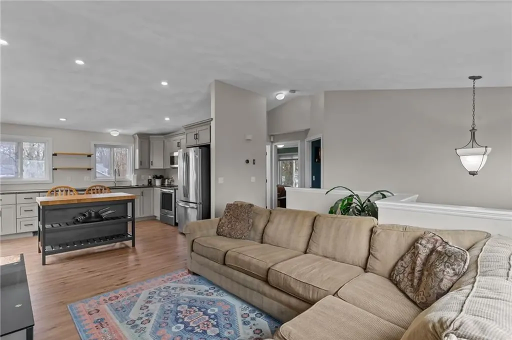 31 Chestnut Street Cumberland RI 02864