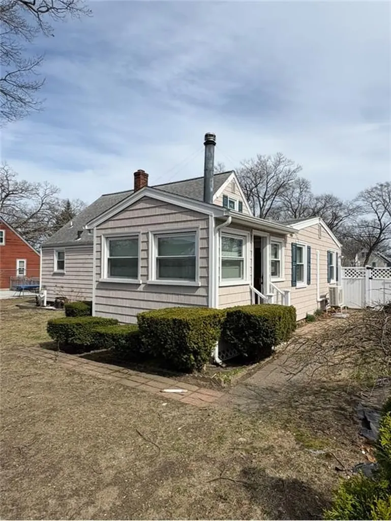 21 Airway Road Warwick RI 02886