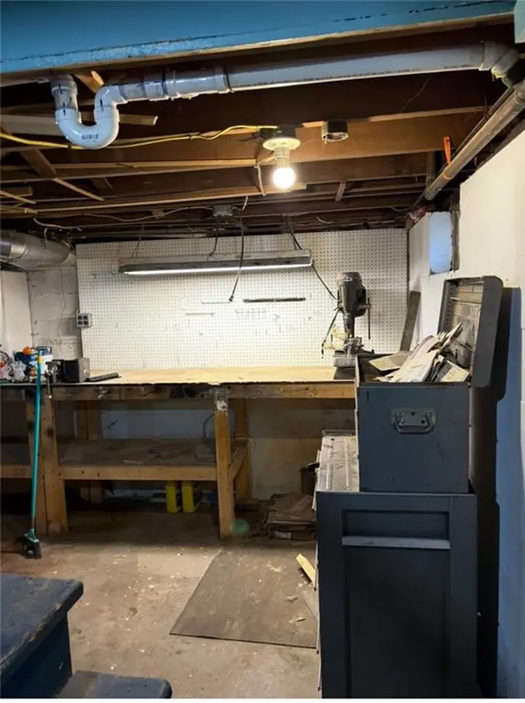 21 Airway Road Warwick RI 02886