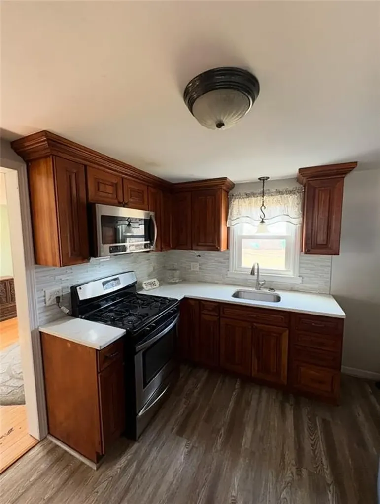 21 Airway Road Warwick RI 02886