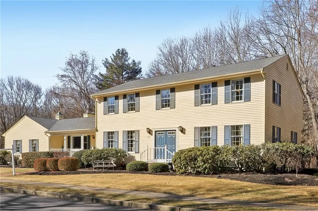 131 Larchwood Drive Warwick RI 02886
