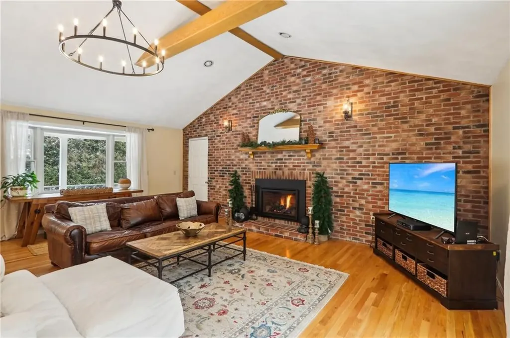 131 Larchwood Drive Warwick RI 02886