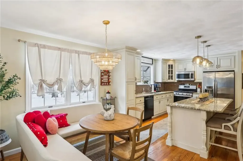 131 Larchwood Drive Warwick RI 02886