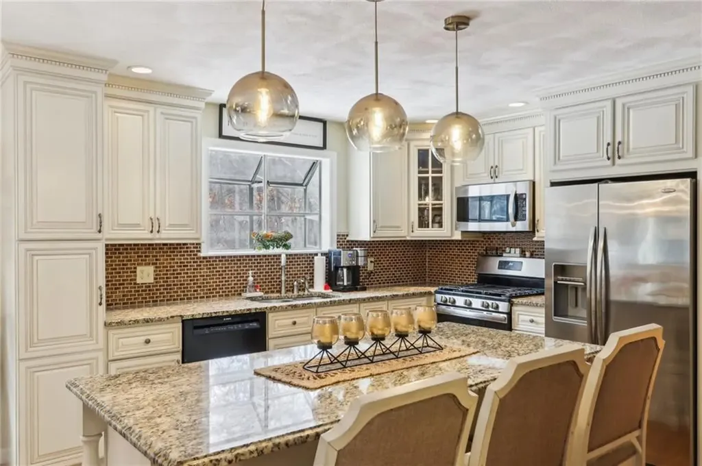 131 Larchwood Drive Warwick RI 02886