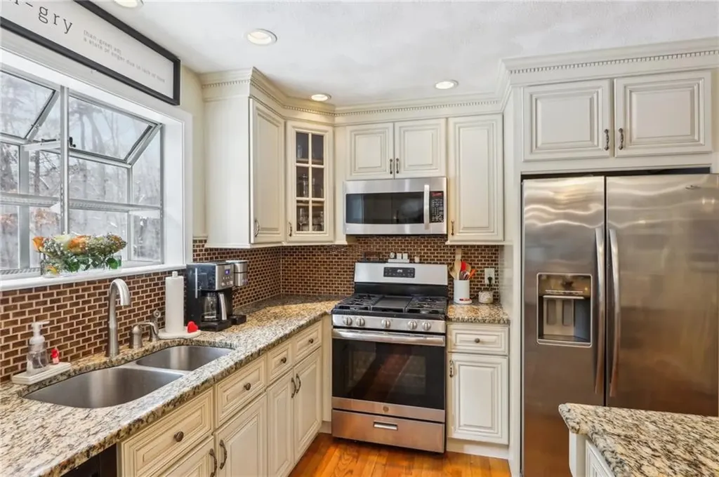 131 Larchwood Drive Warwick RI 02886