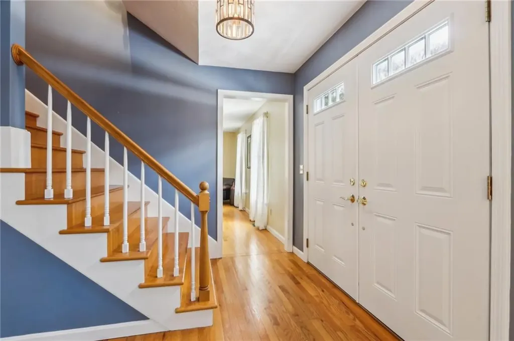 131 Larchwood Drive Warwick RI 02886