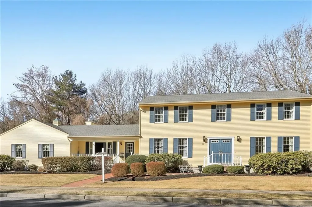 131 Larchwood Drive Warwick RI 02886