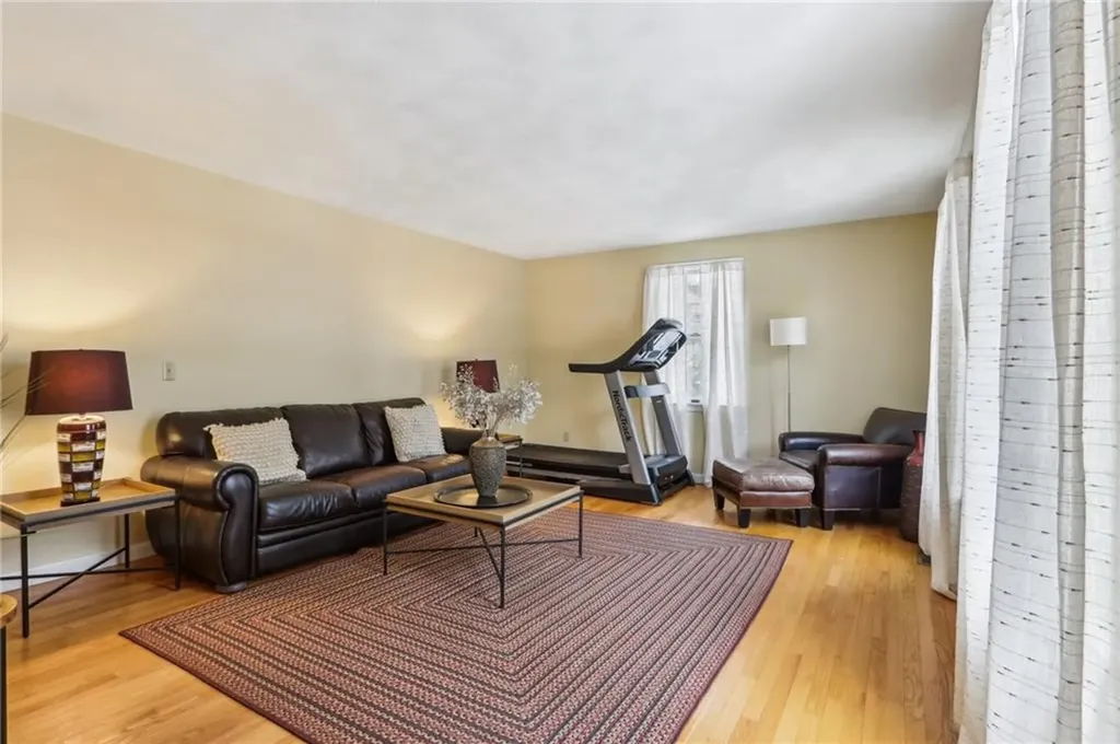 131 Larchwood Drive Warwick RI 02886