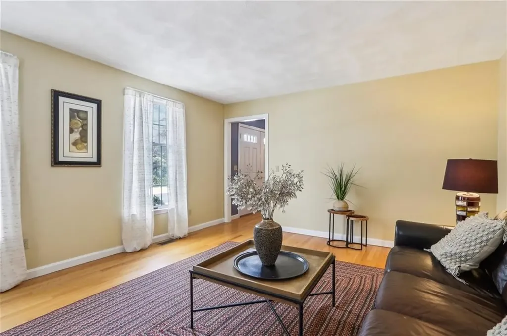 131 Larchwood Drive Warwick RI 02886