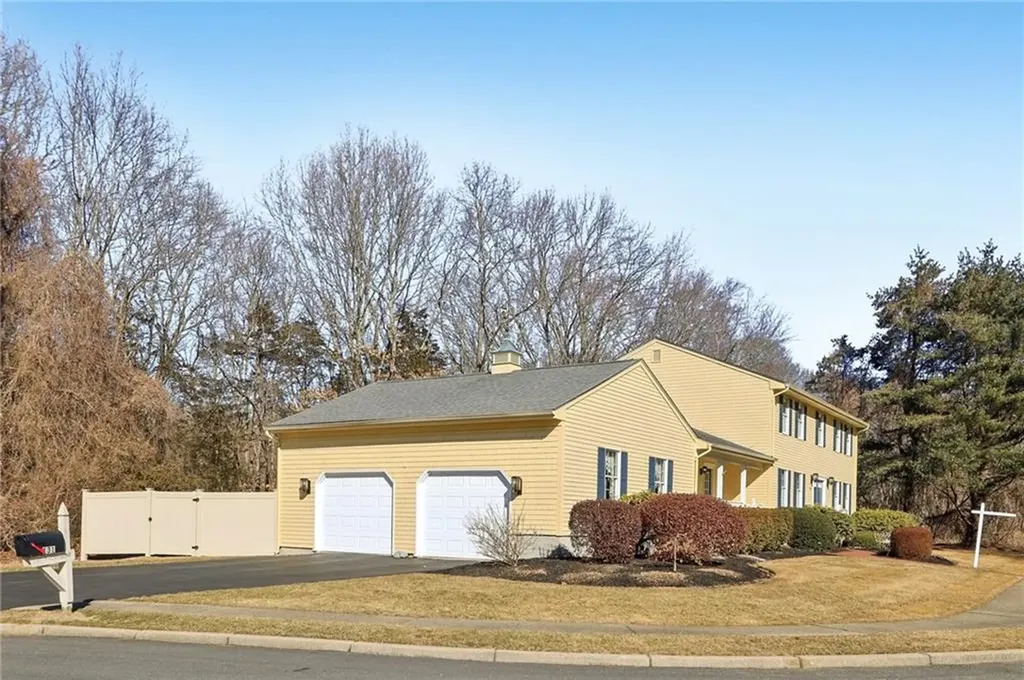 131 Larchwood Drive Warwick RI 02886