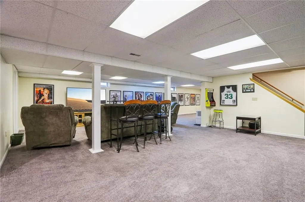 131 Larchwood Drive Warwick RI 02886