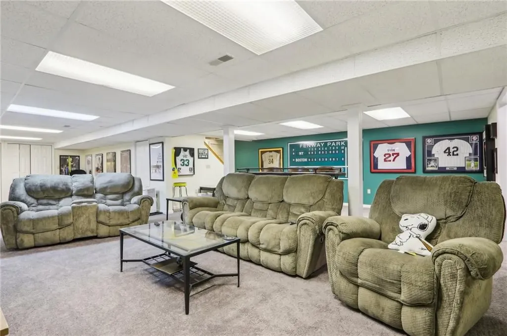 131 Larchwood Drive Warwick RI 02886