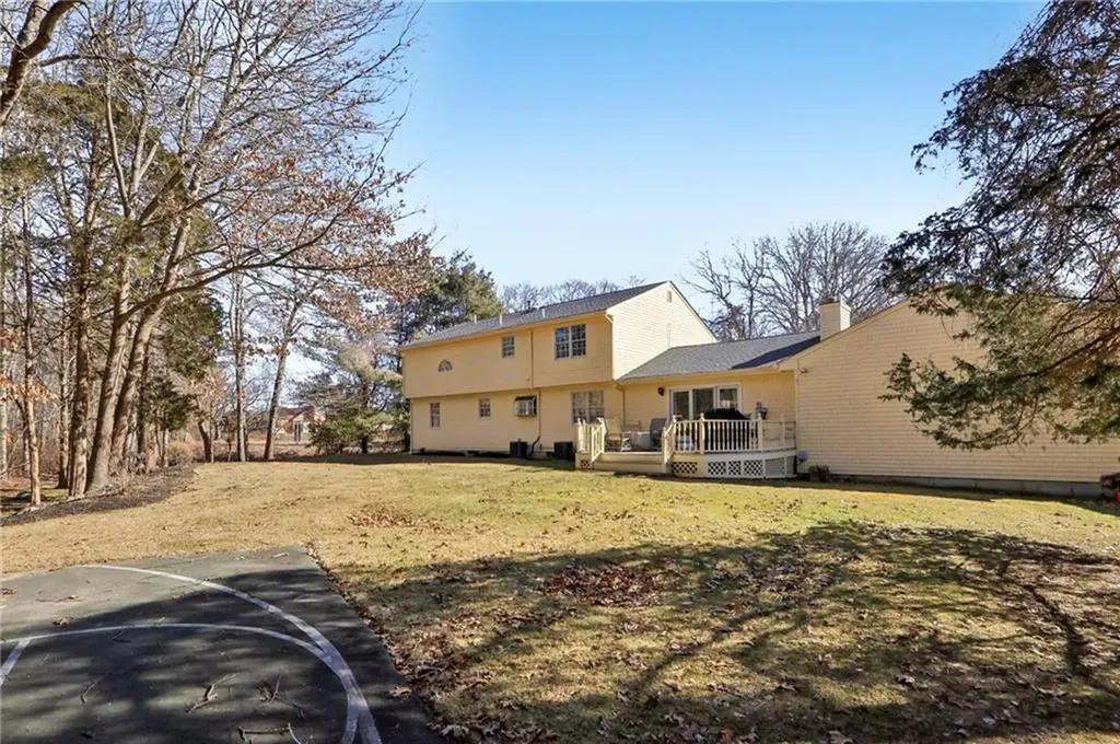 131 Larchwood Drive Warwick RI 02886
