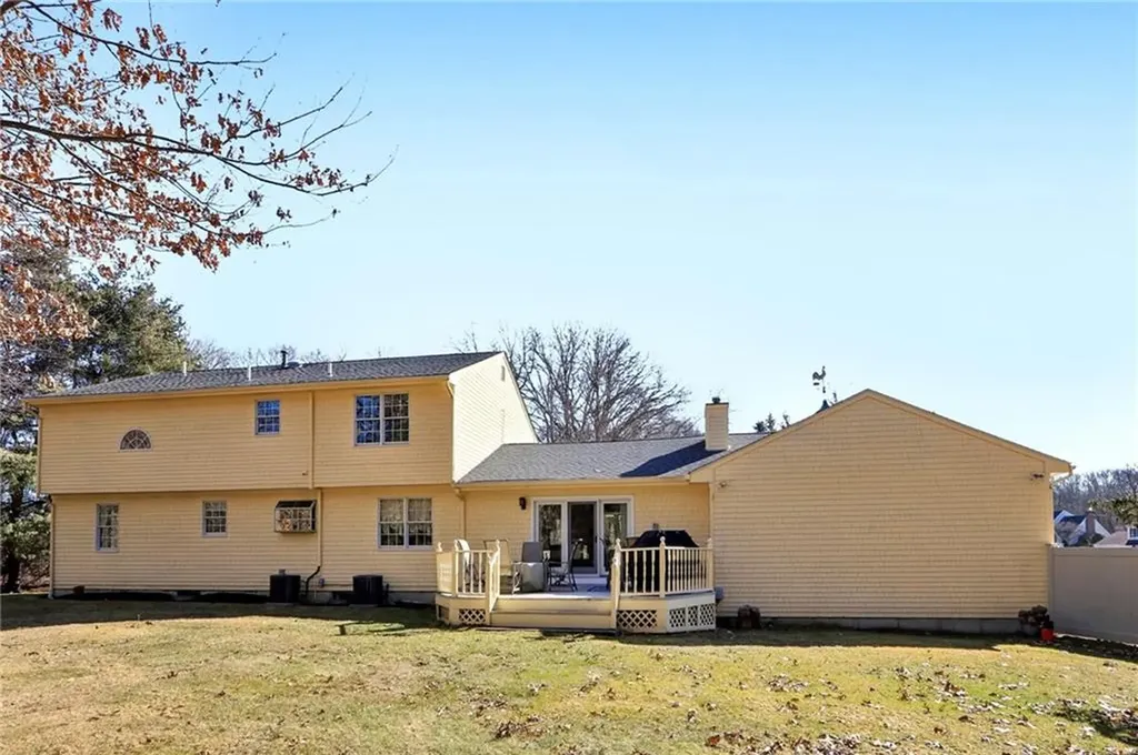131 Larchwood Drive Warwick RI 02886