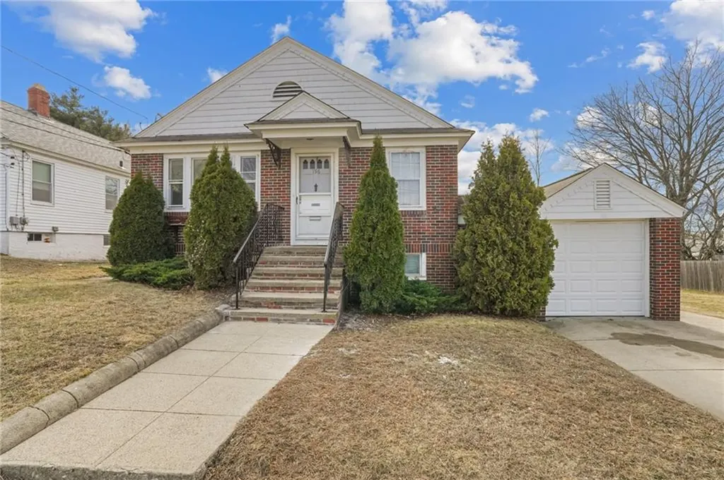 196 Wardlaw Avenue Providence RI 02908
