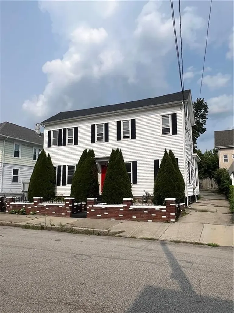 71 Knowles Street Pawtucket RI 02860