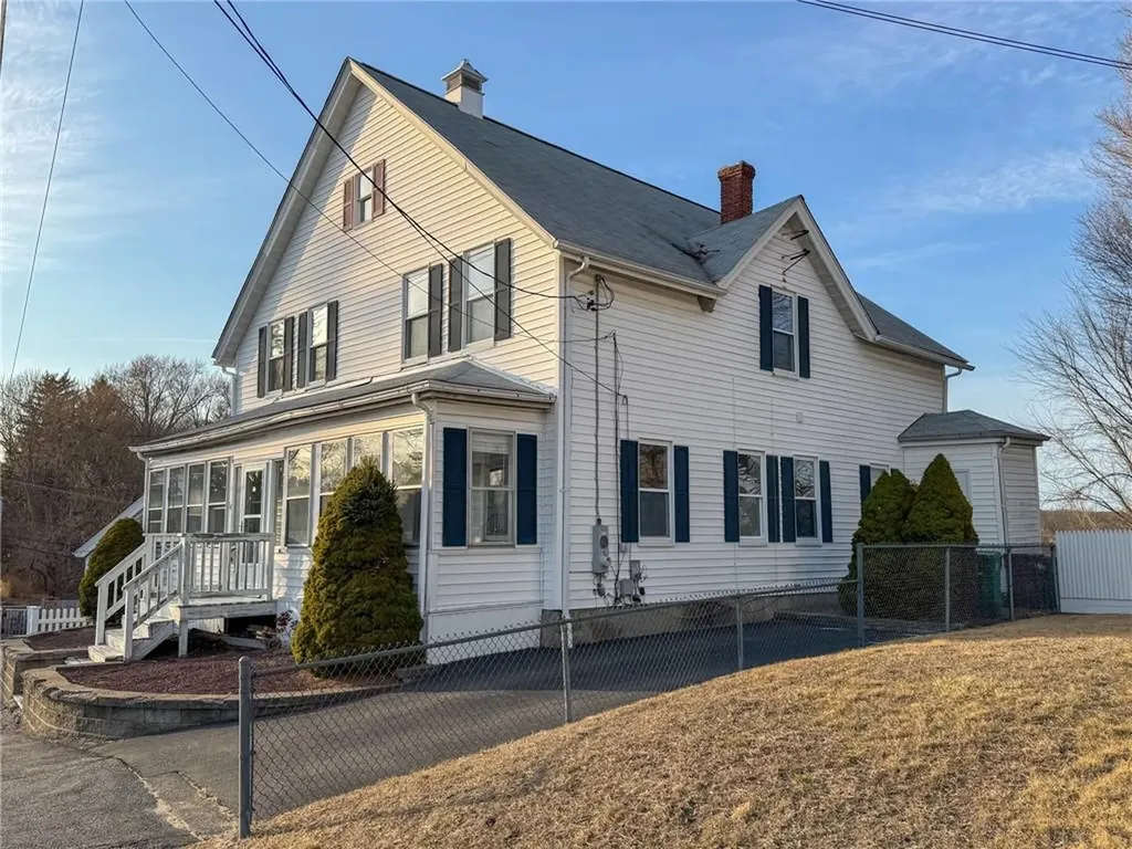 34 Smithfield Road Woonsocket RI 02895