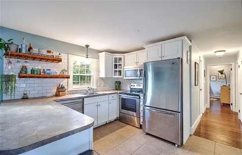 4 Hillcrest Avenue Smithfield RI 02828