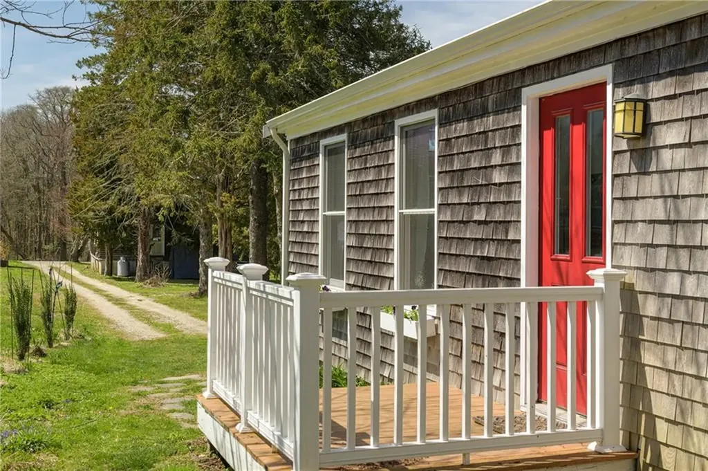161 Freeborn Street Portsmouth RI 02871