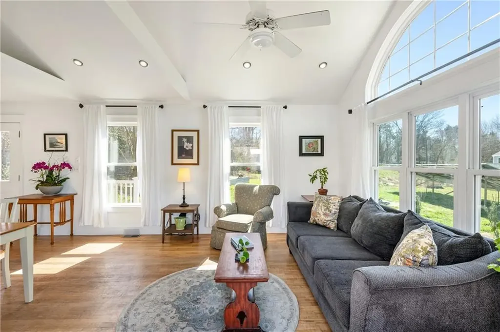 161 Freeborn Street Portsmouth RI 02871