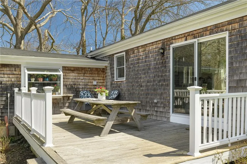 161 Freeborn Street Portsmouth RI 02871