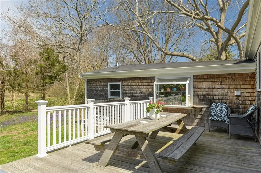 161 Freeborn Street Portsmouth RI 02871