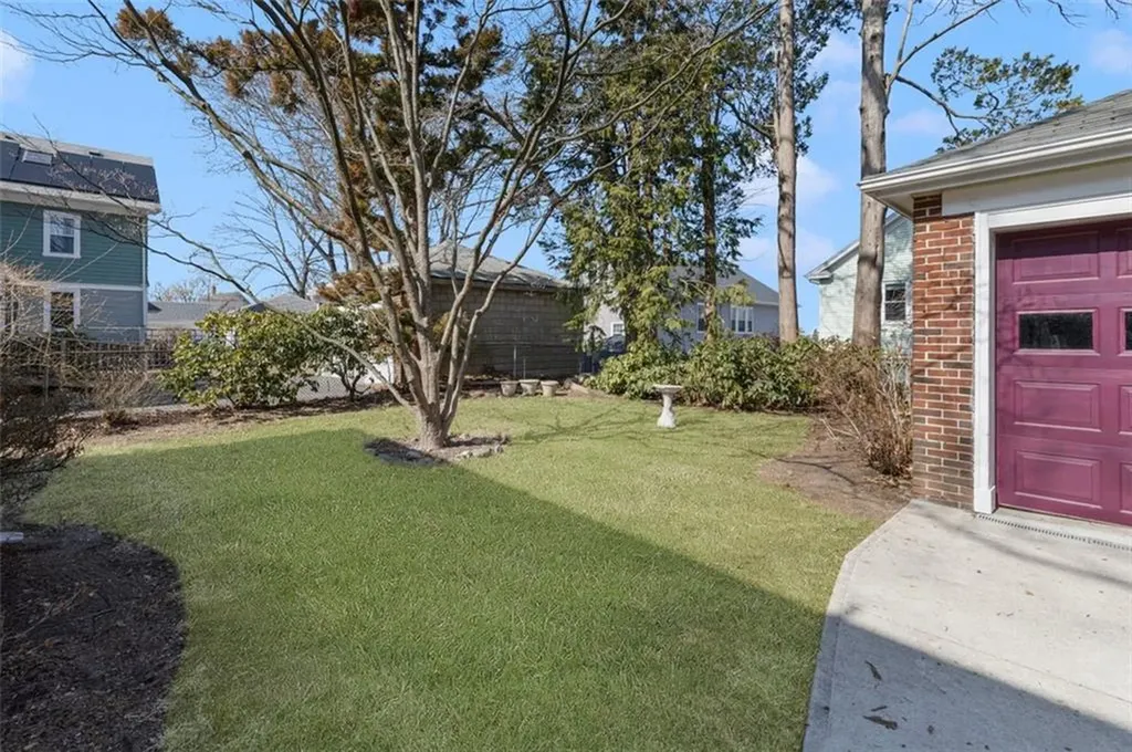 108 112 Woodbine Street Providence RI 02906