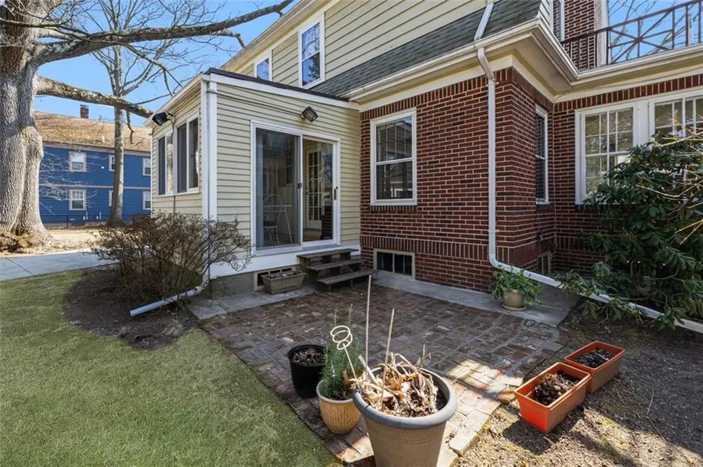 108 112 Woodbine Street Providence RI 02906