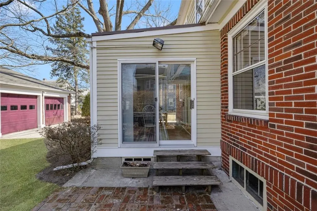 108 112 Woodbine Street Providence RI 02906