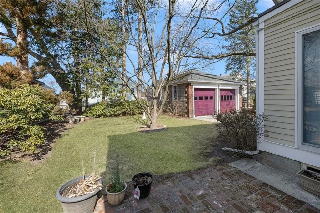 108 112 Woodbine Street Providence RI 02906