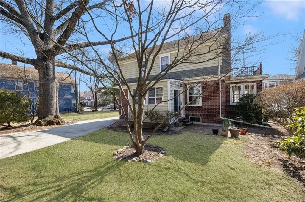 108 112 Woodbine Street Providence RI 02906