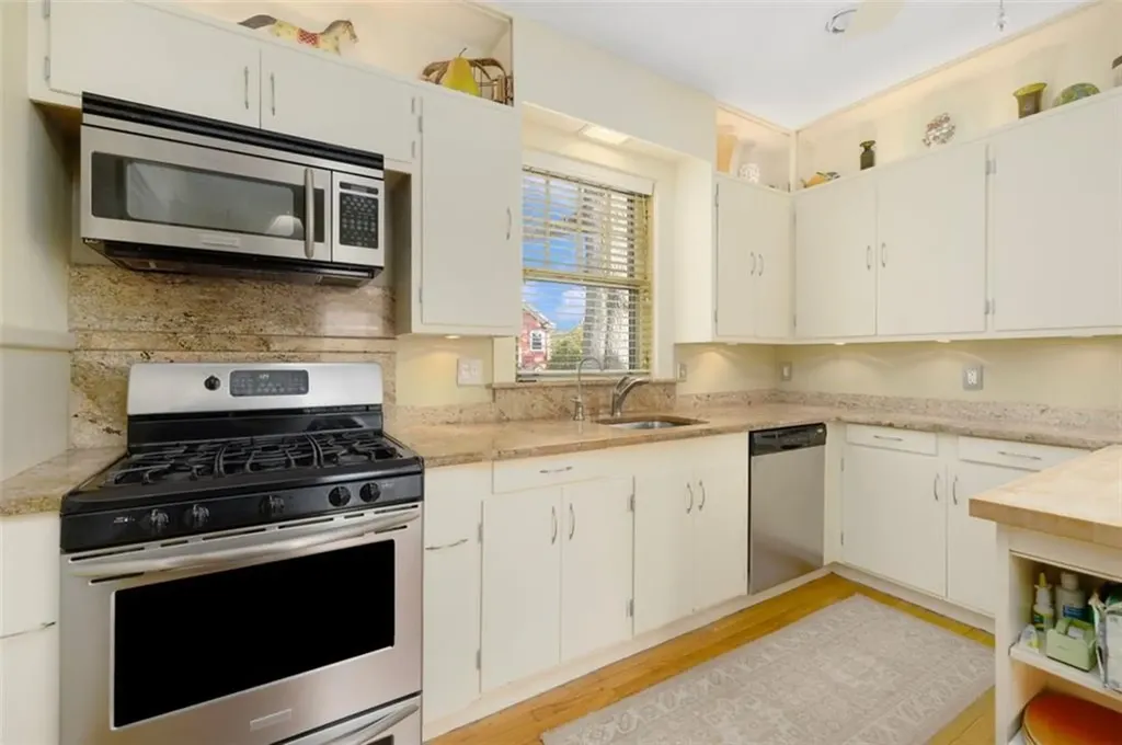 108 112 Woodbine Street Providence RI 02906