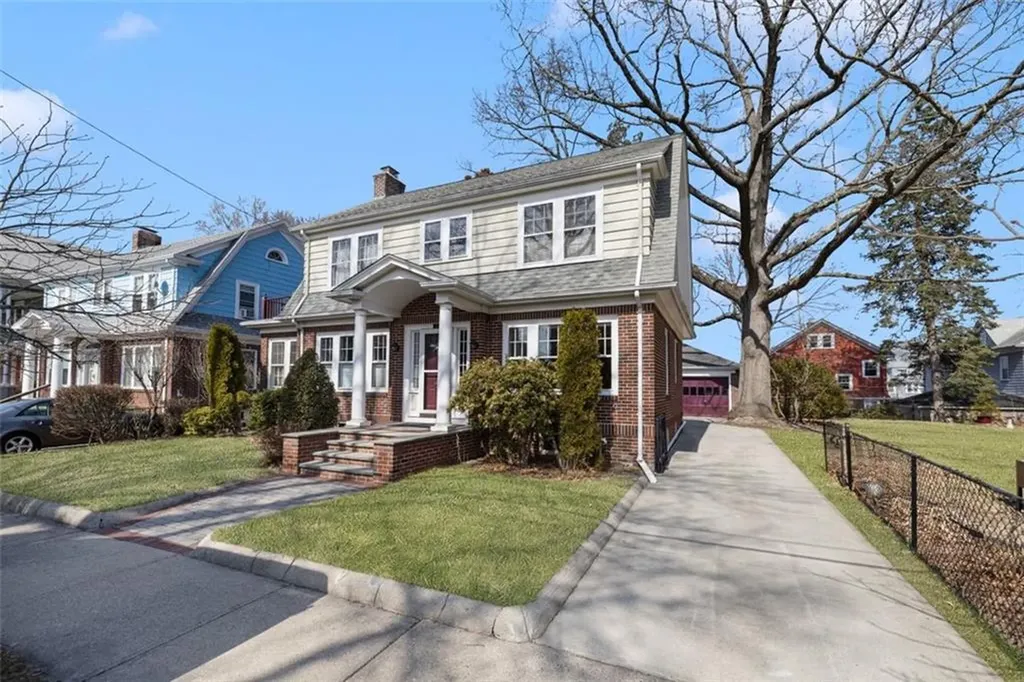 108 112 Woodbine Street Providence RI 02906