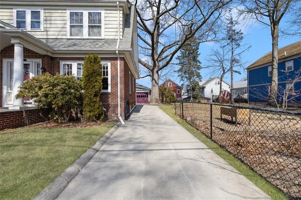 108 112 Woodbine Street Providence RI 02906