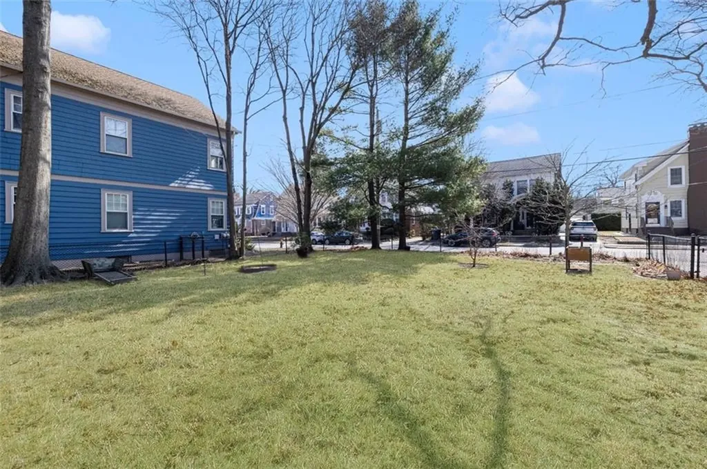 108 112 Woodbine Street Providence RI 02906